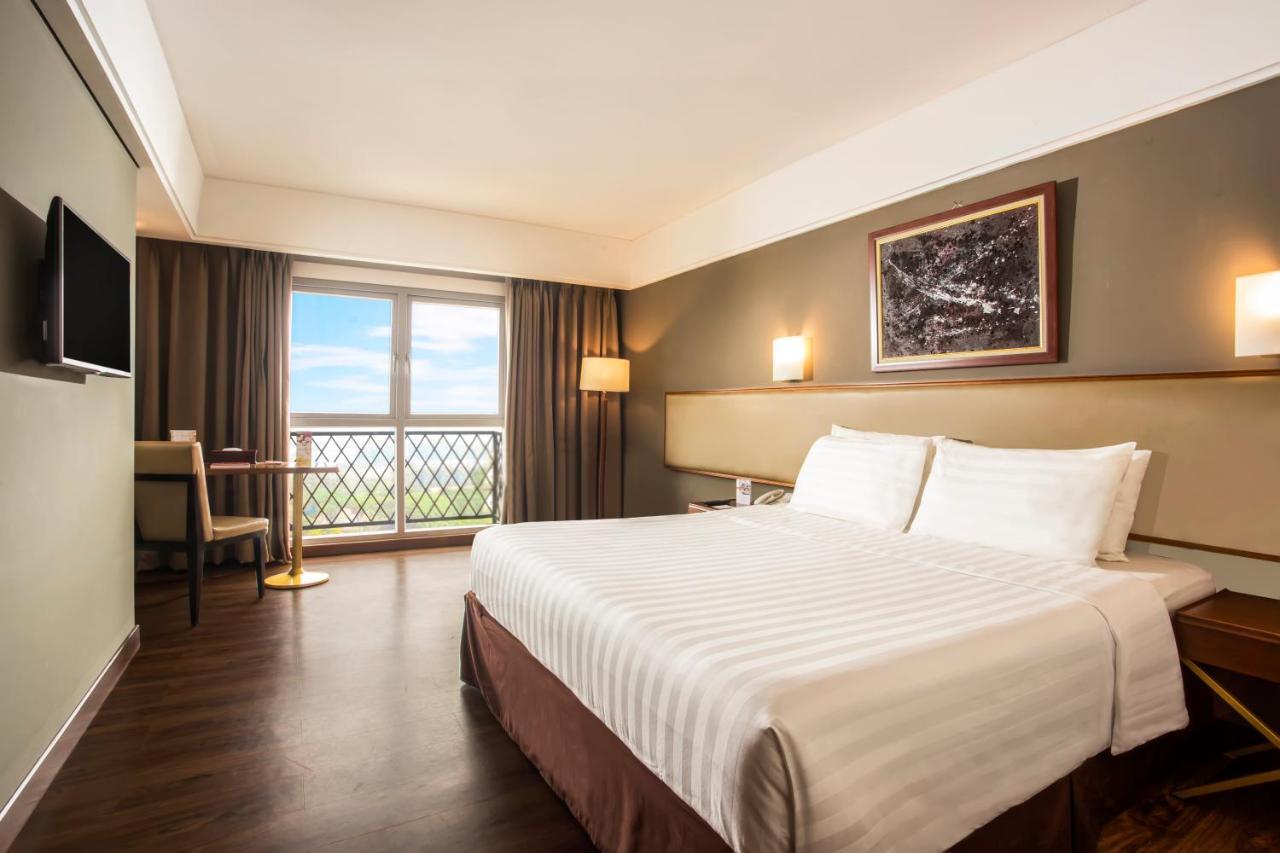 Swiss-Belhotel Богор Екстериор снимка