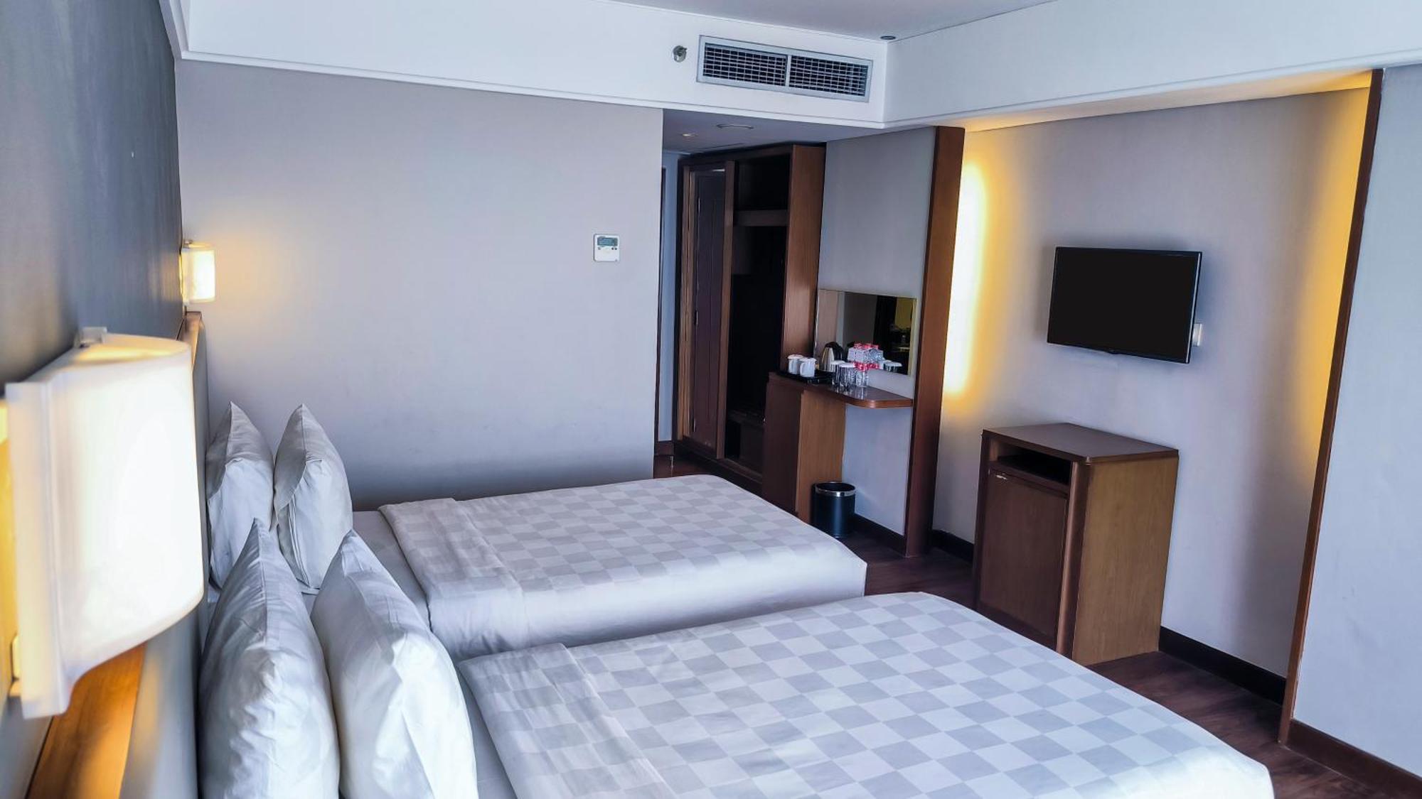 Swiss-Belhotel Богор Екстериор снимка