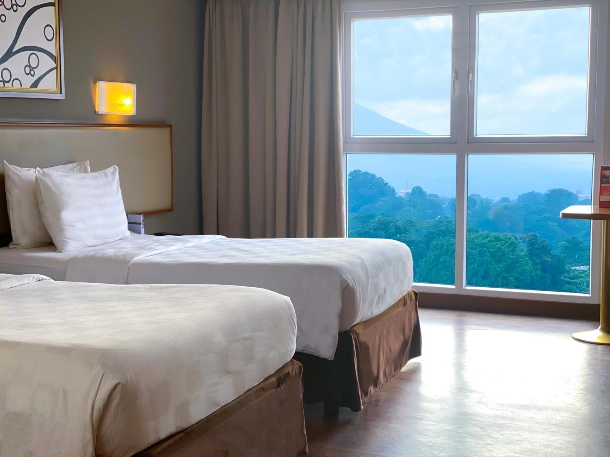 Swiss-Belhotel Богор Екстериор снимка