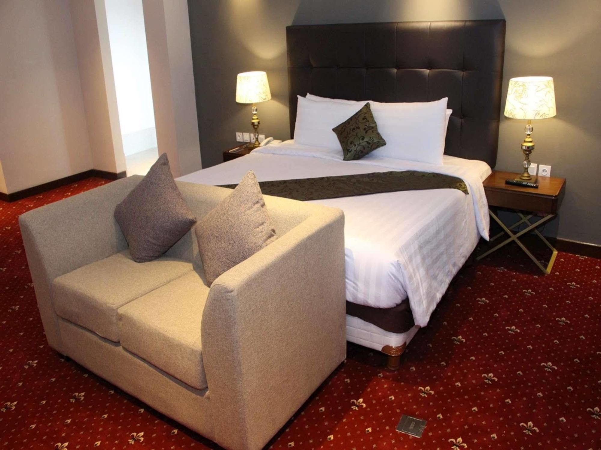 Swiss-Belhotel Богор Екстериор снимка