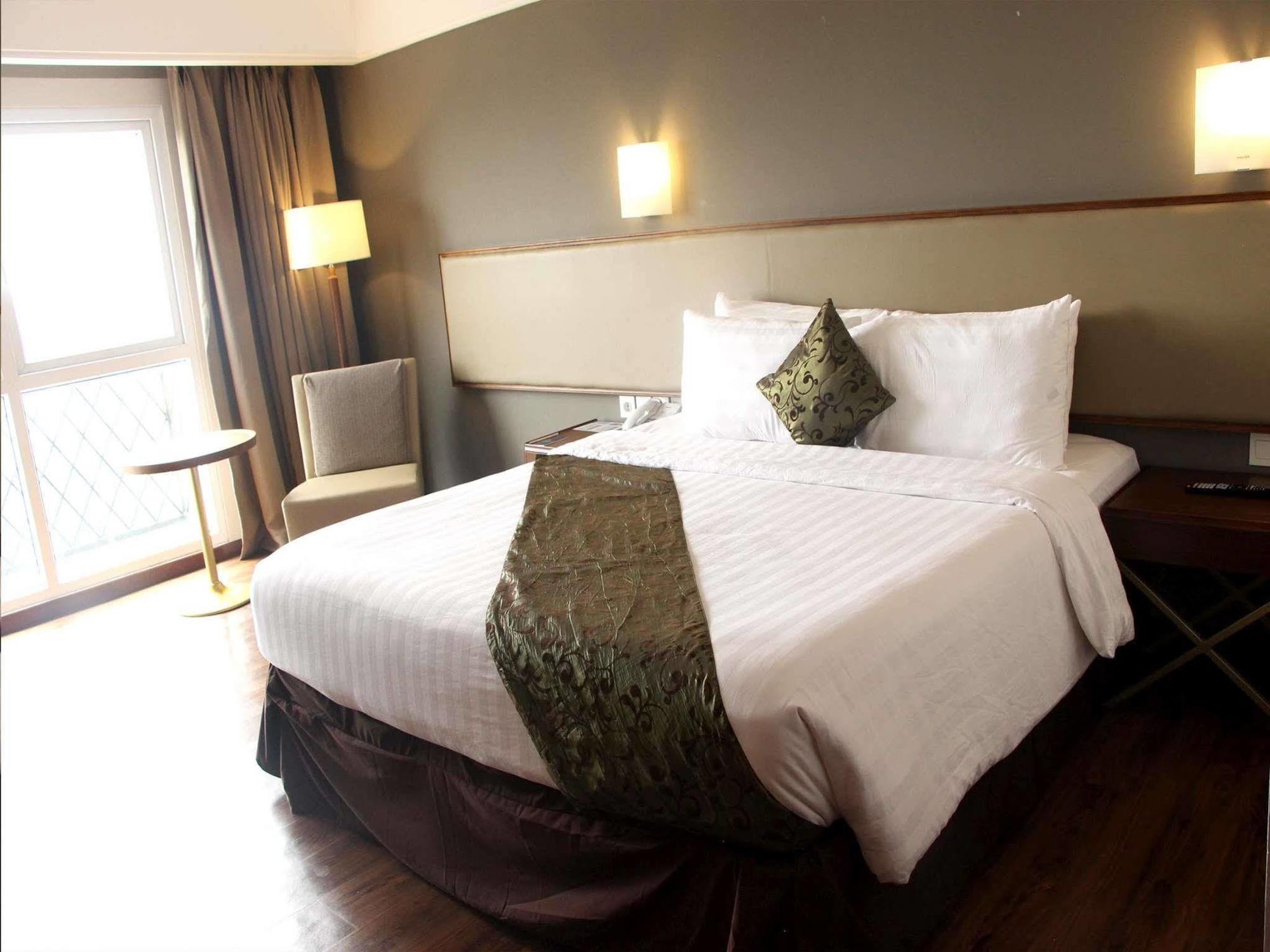 Swiss-Belhotel Богор Екстериор снимка