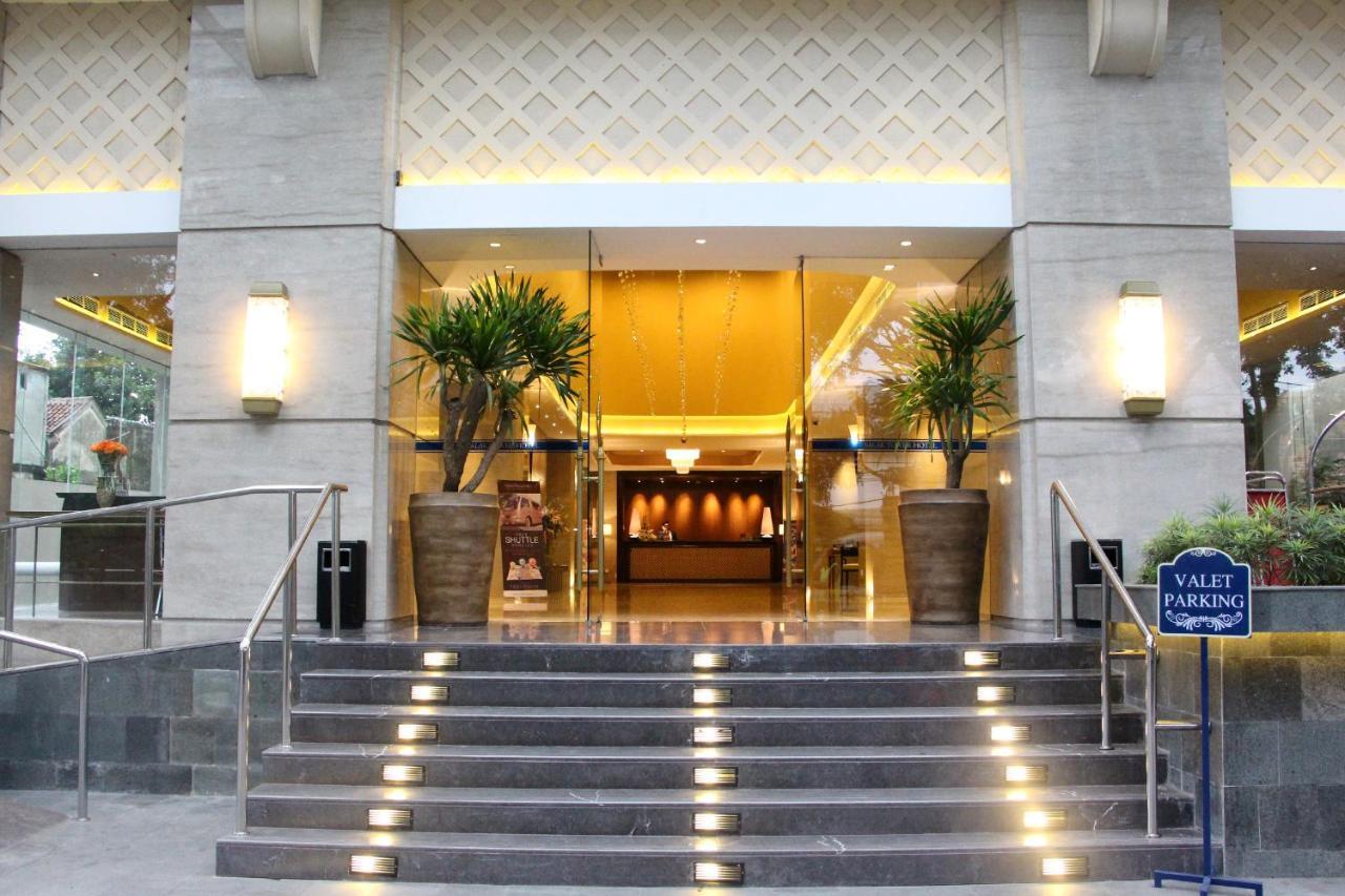 Swiss-Belhotel Богор Екстериор снимка